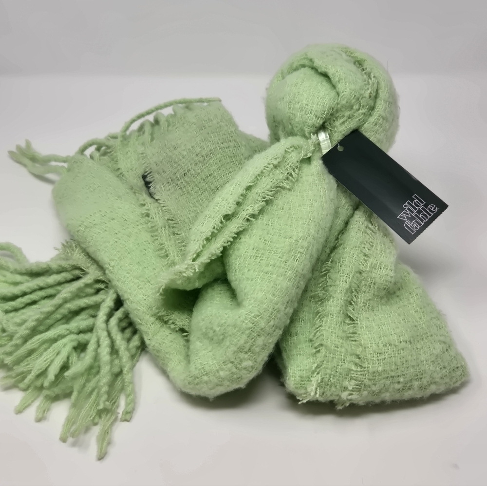 NWT WILD FABLE OVERSIZE LIME GREEN SCARF SHAWL WRAP FRINGE ENDS WOMEN OS COZY
